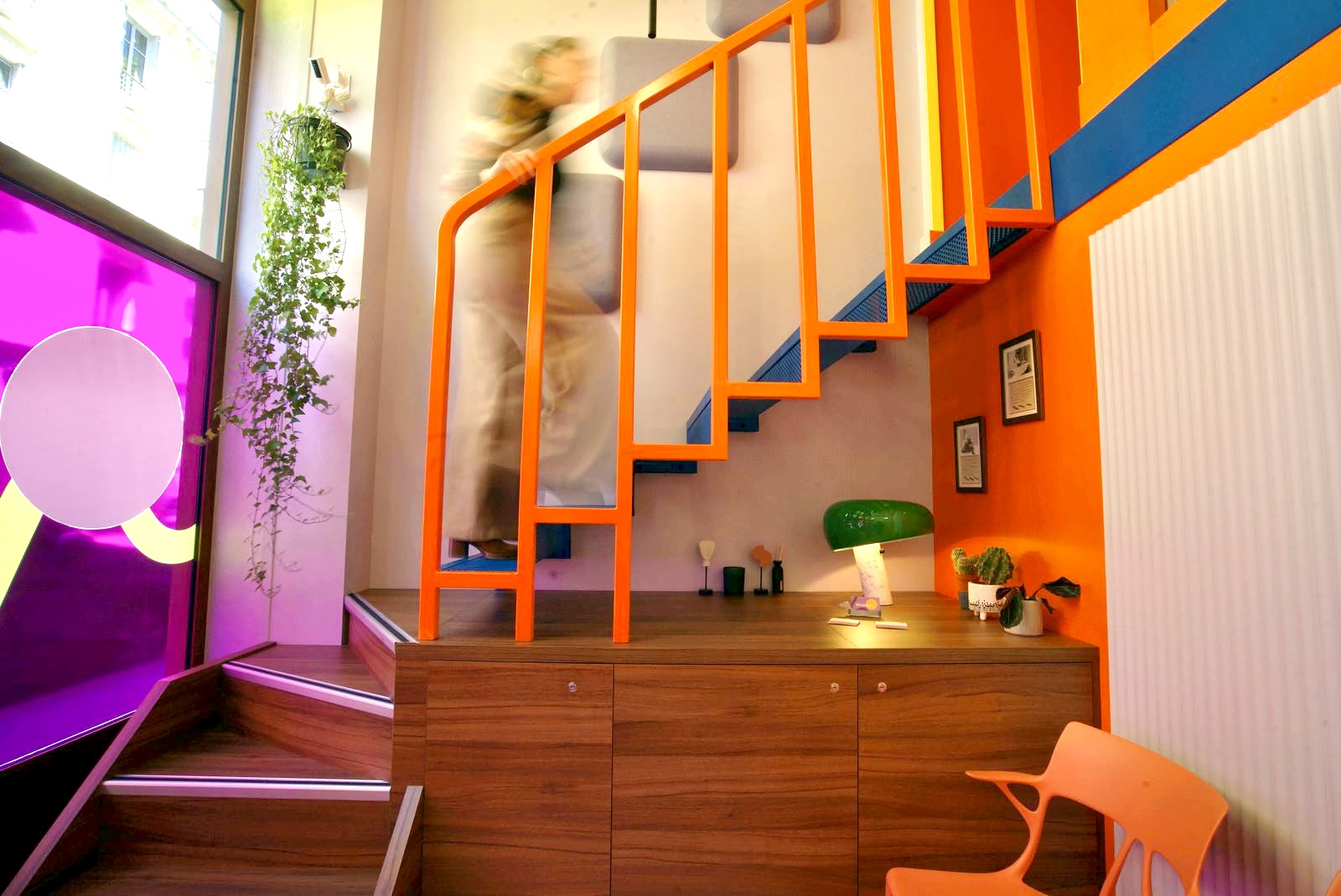 Escalier orange du cabinet F&eacute;nelon 18